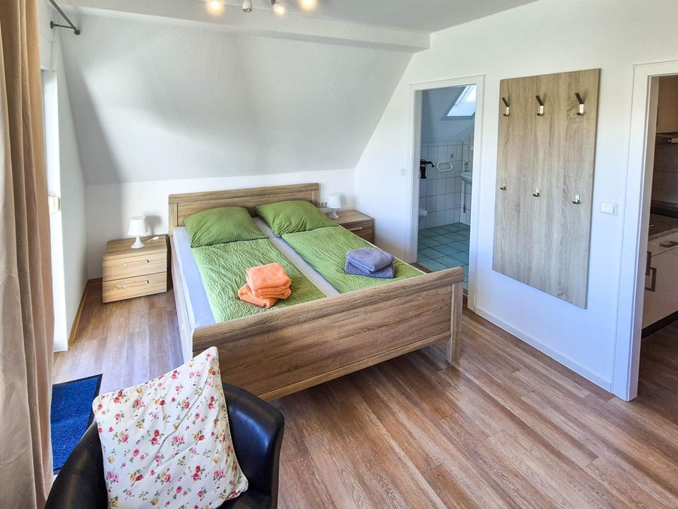Photo of the whole room, Bedroom