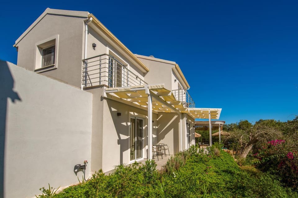 Property building, Day, Garden, Garden view