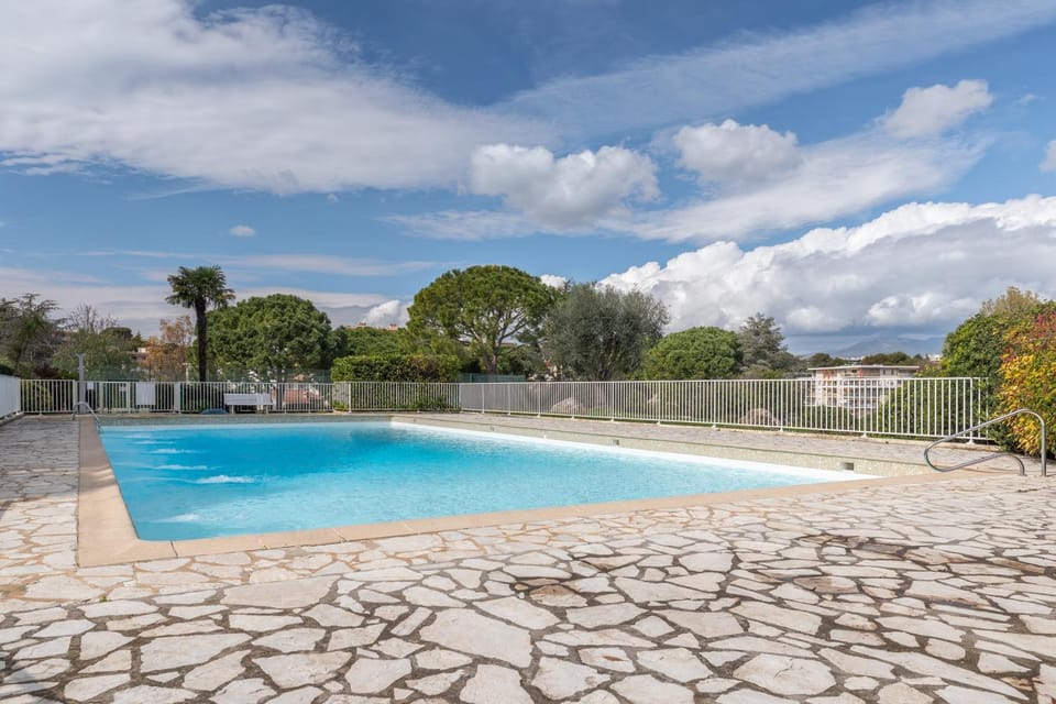 Le soleil d'or , Piscine et Tennis Apartment in Antibes