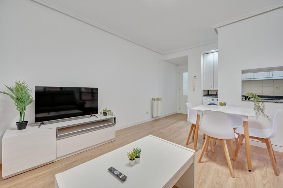 Communal lounge/ TV room, TV and multimedia, Dining area