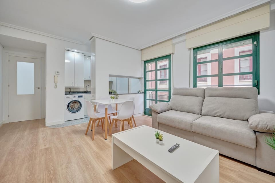 Kitchen or kitchenette, Living room, Seating area, Dining area, washing machine
