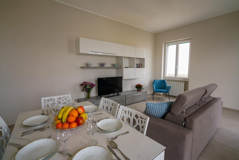 Communal lounge/ TV room, Living room, Seating area, Dining area