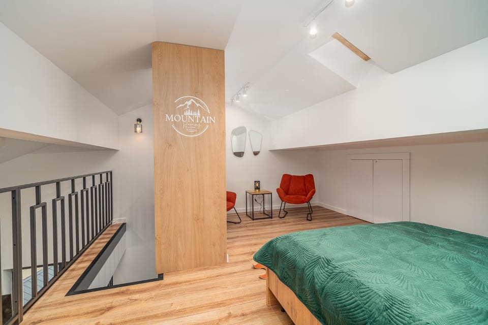Bed, Living room, Other, Other, Other, Photo of the whole room, Seating area, Bedroom, towels, towels