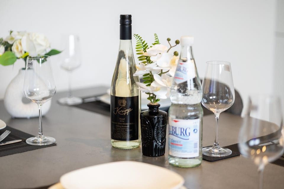 Food and drinks, Dining area, Food, Drinks, Alcoholic drinks