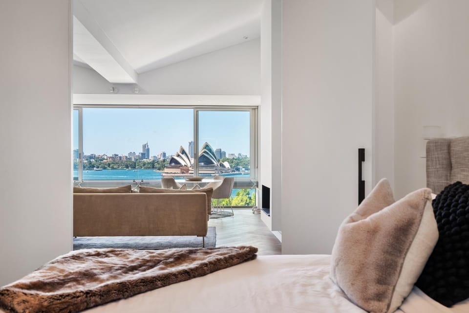 Harbourview II Unmatched Views Harbour Bridge Apartment in Sydney