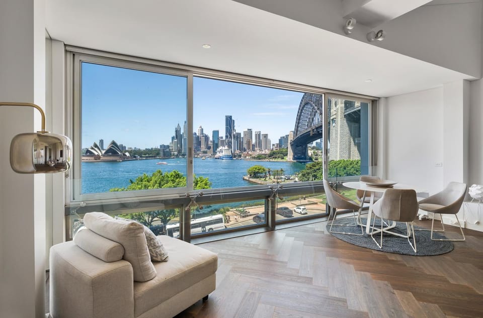 Harbourview II Unmatched Views Harbour Bridge Apartment in Sydney