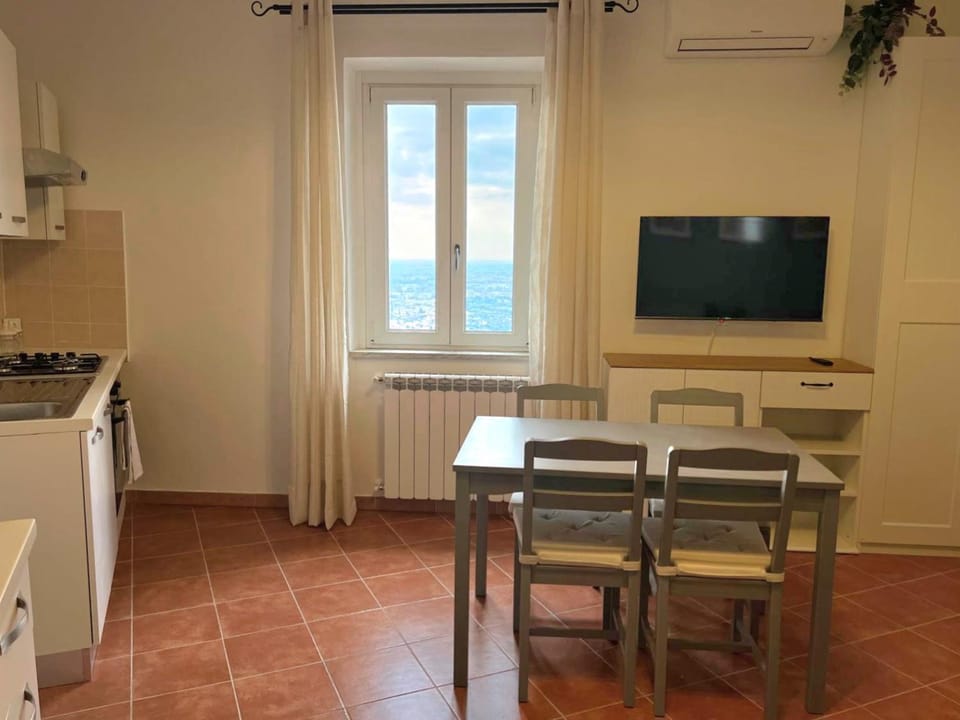 TV and multimedia, Kitchen or kitchenette, Dining area