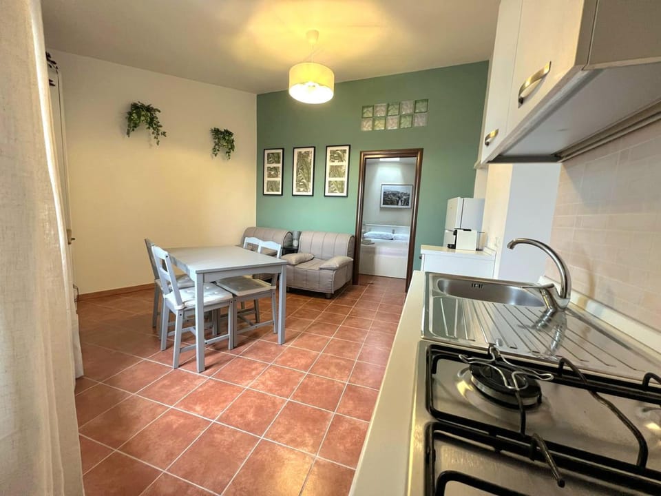 Kitchen or kitchenette, Seating area, Dining area