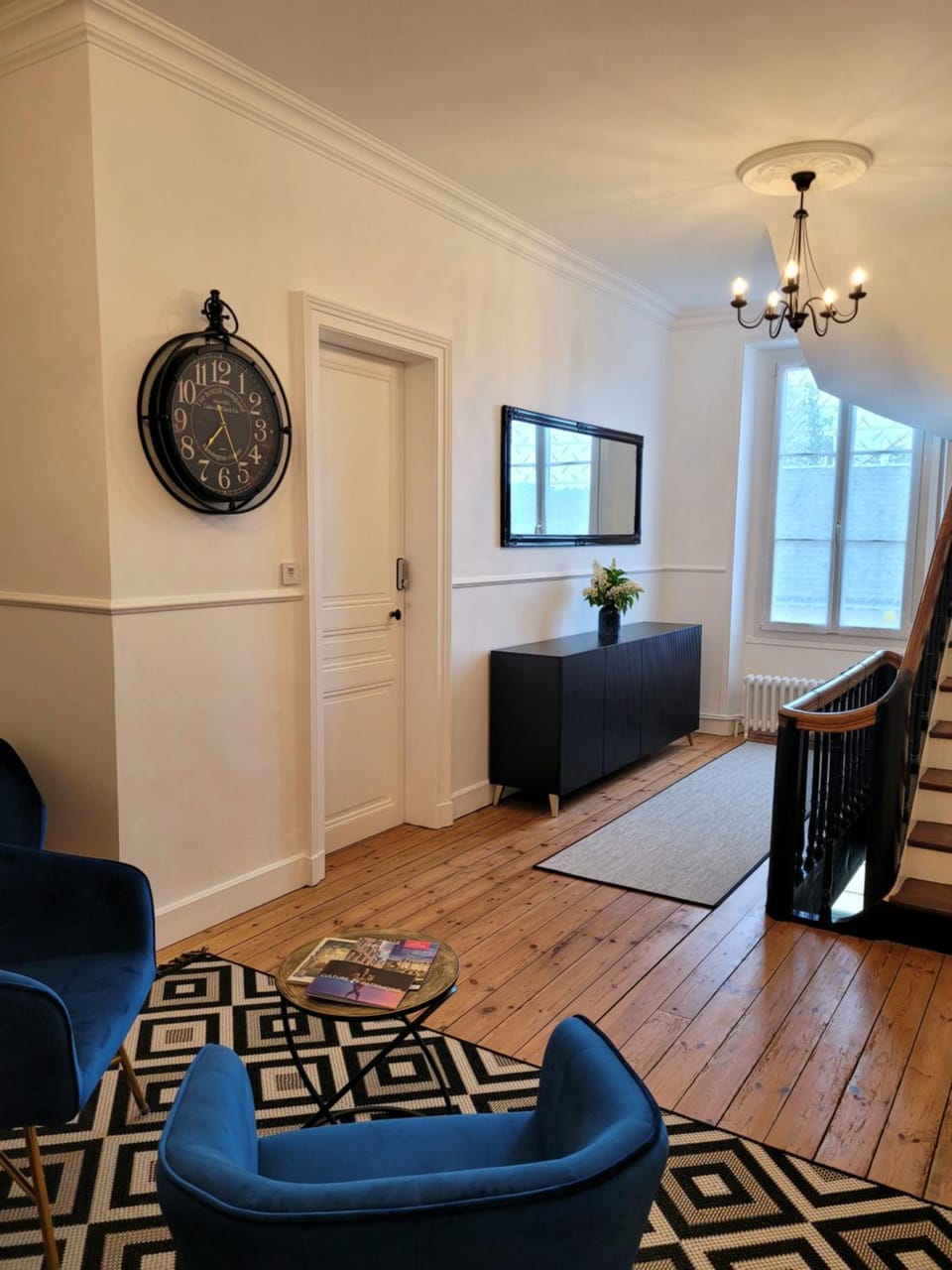 Lobby or reception, Internal: Not applicable to any particular room