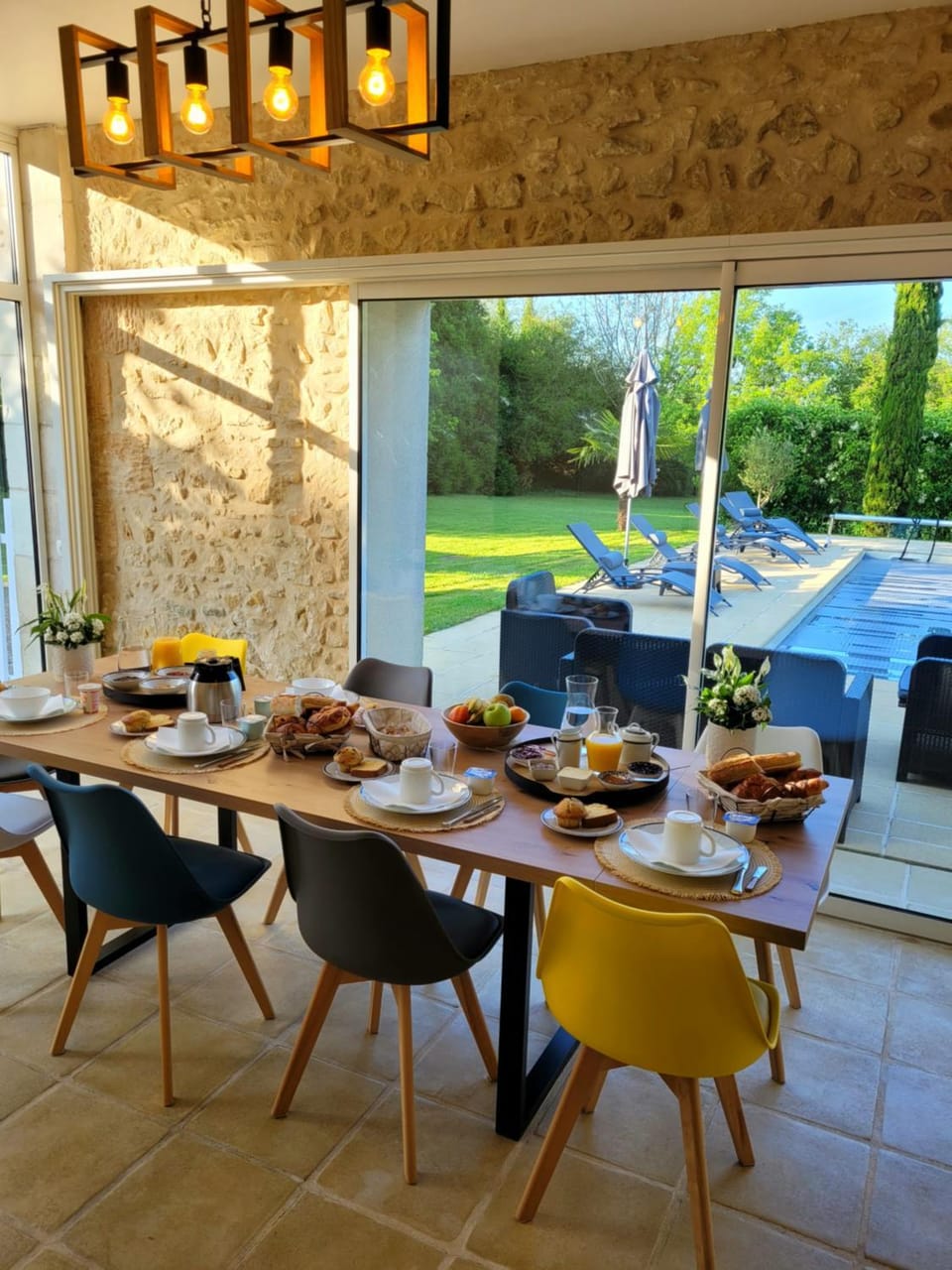 Dining area, Pool view, Continental breakfast