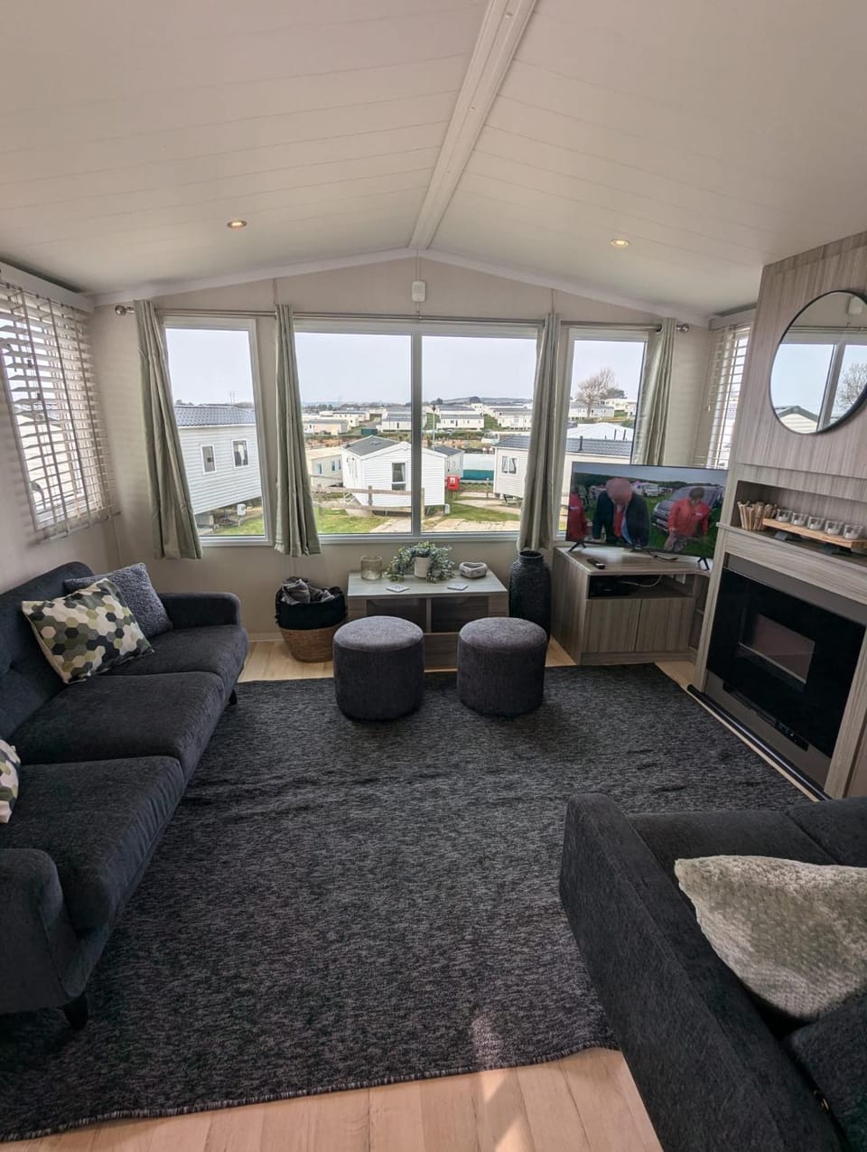 TV and multimedia, Living room, Seating area