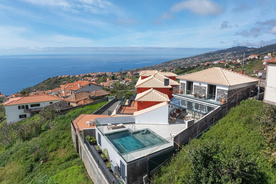 Property building, Bird's eye view, Swimming pool
