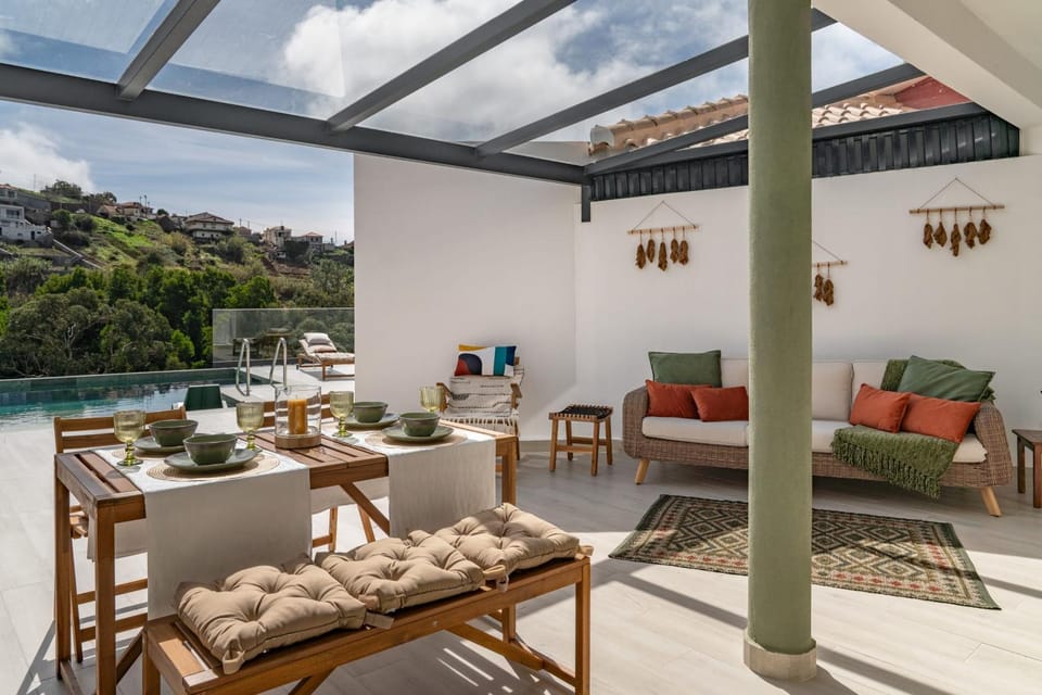 Balcony/Terrace, Seating area, Dining area, Swimming pool