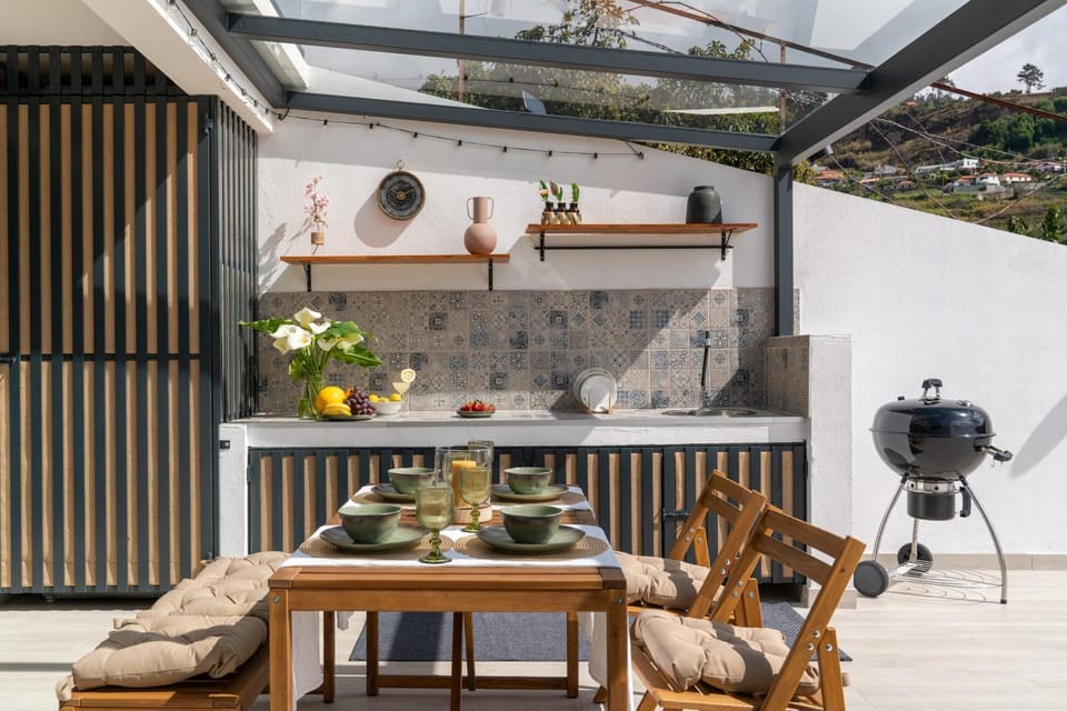 Seating area, Dining area