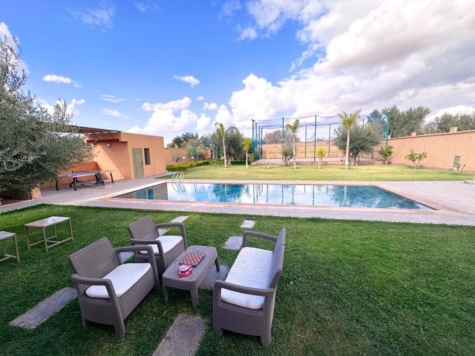 Swimming pool