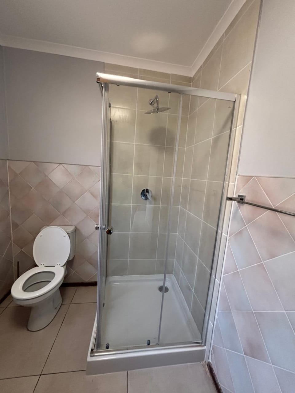 Shower, Toilet