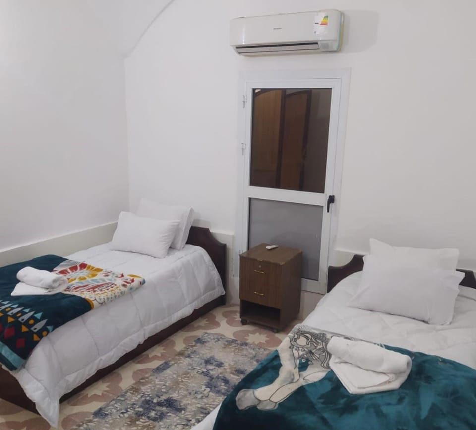 Bed, Bedroom, towels, air conditioner