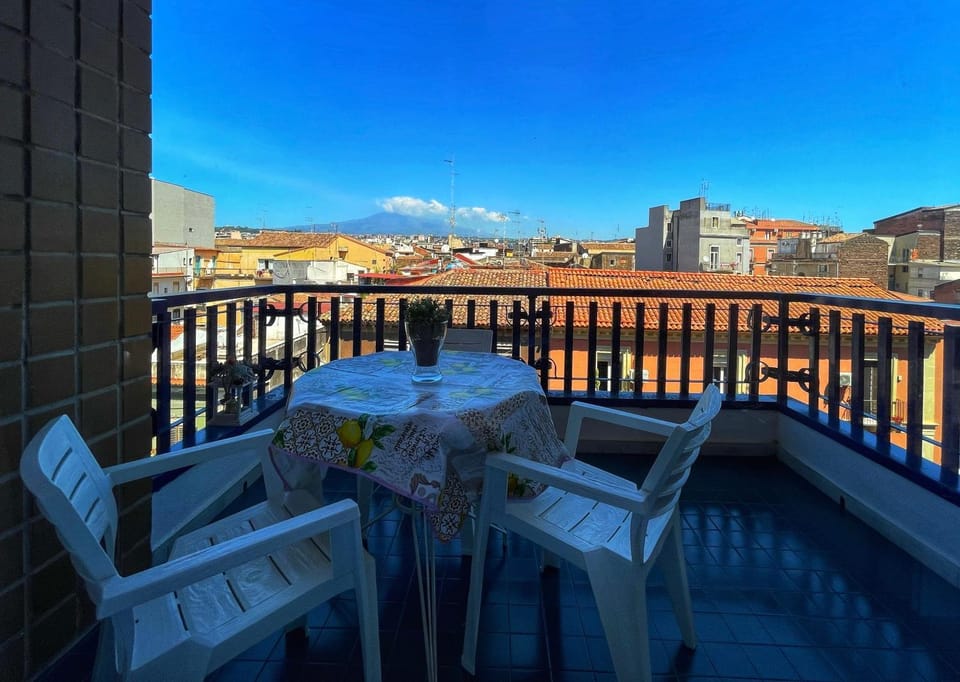 Property building, Day, View (from property/room), Balcony/Terrace, Living room, Mountain view