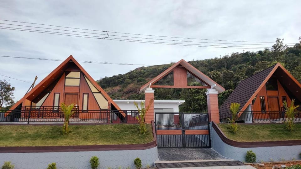 Property building, Day, Natural landscape, Mountain view, Street view