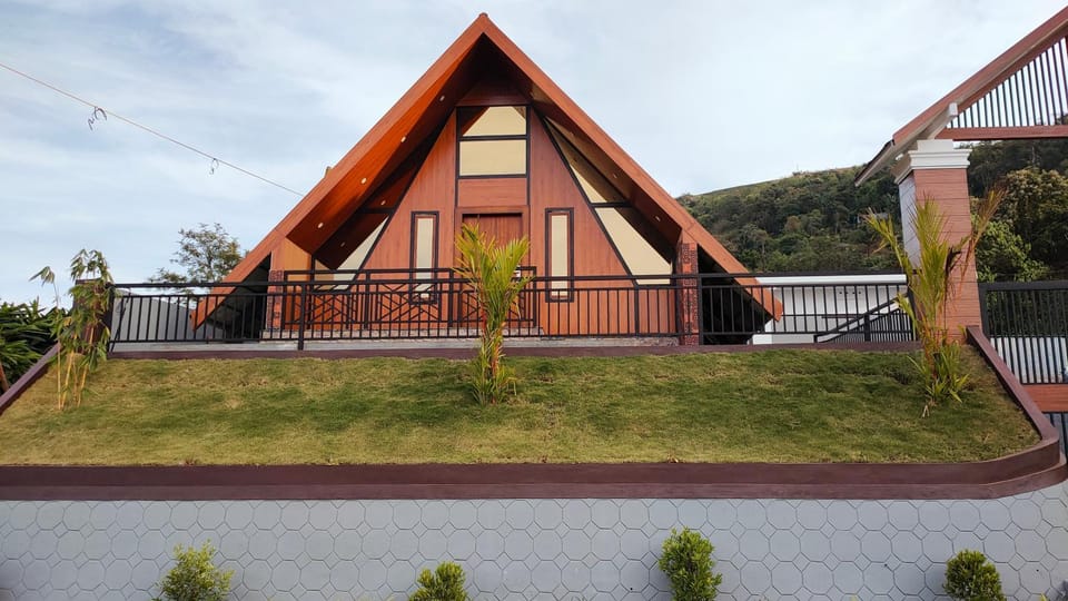 Property building, Natural landscape, Garden, Garden view