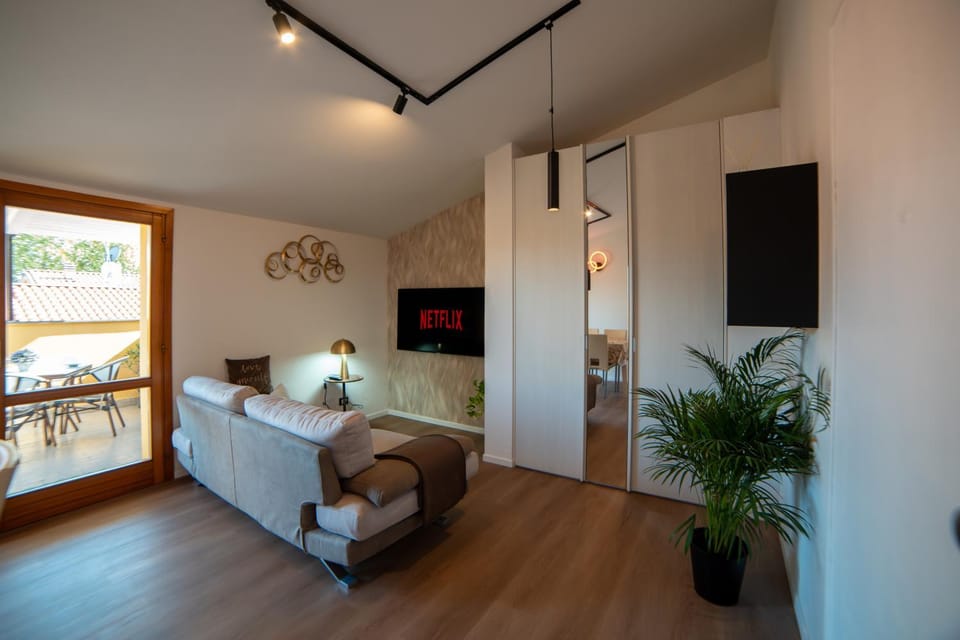 Communal lounge/ TV room, TV and multimedia, Living room, Seating area
