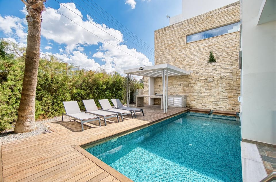 Property building, Patio, Day, Other, Pool view, Swimming pool, sunbed