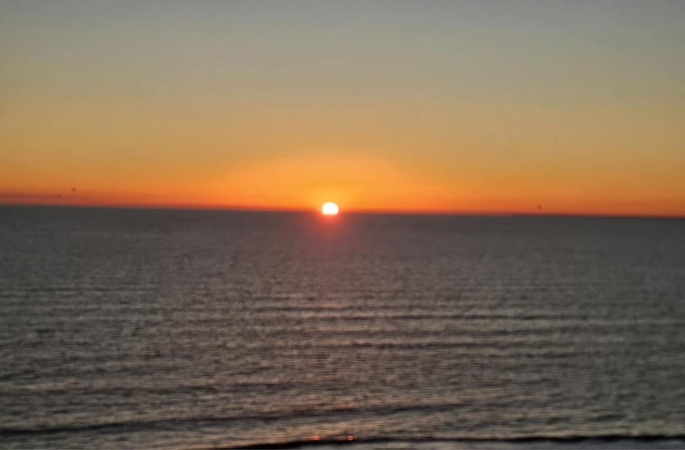 Private Balcony, Ocean View, Steps to the Beach - Sunsets & Sanddollars - Roelens House in Estero Island