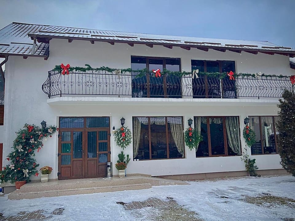 Casa Mădălina House in Brașov County