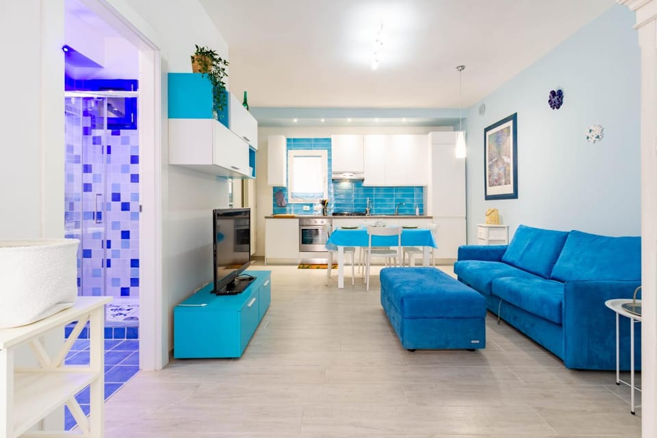 Bed, Kitchen or kitchenette, Living room, Photo of the whole room, Seating area