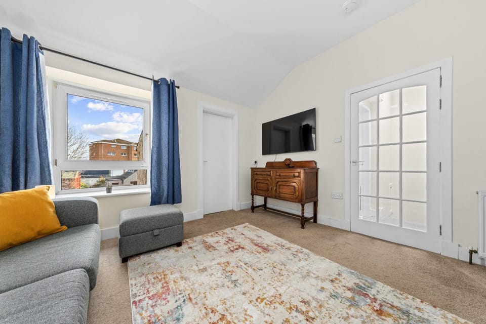 Communal lounge/ TV room, Living room