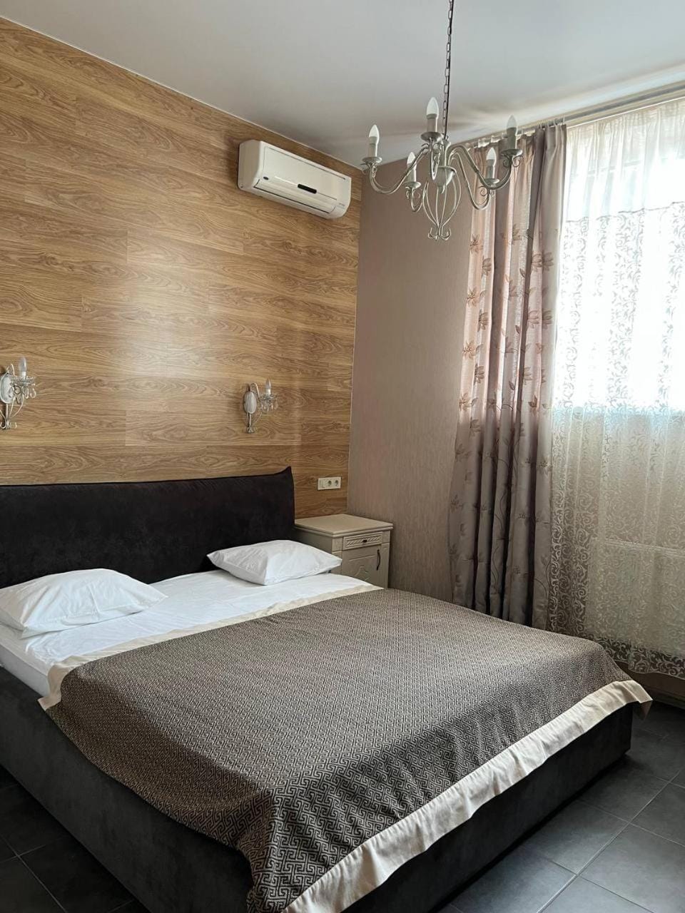 Bed, Photo of the whole room, Bedroom, air conditioner