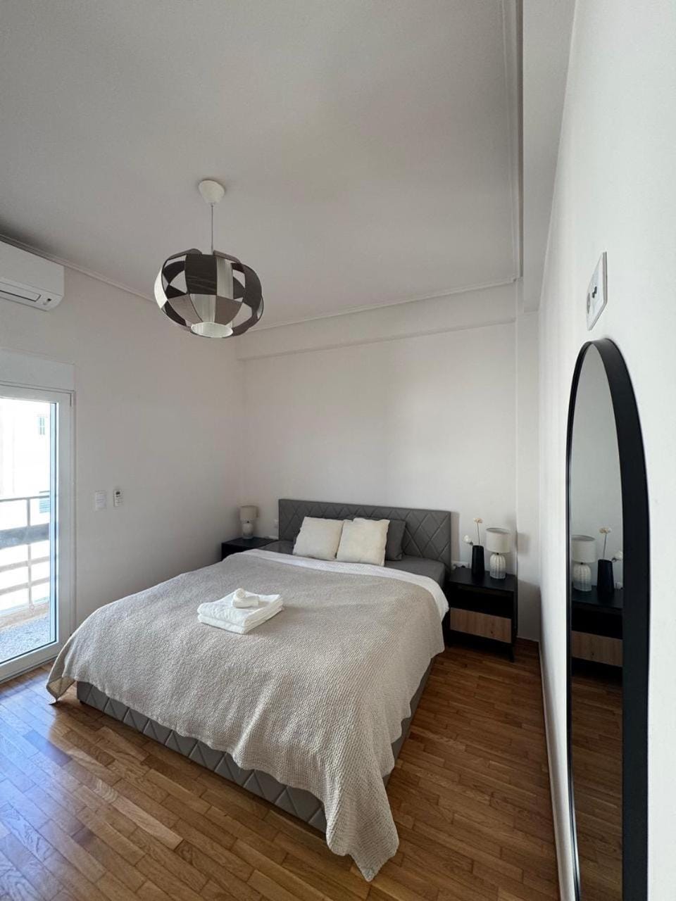 Bed, Bedroom, air conditioner