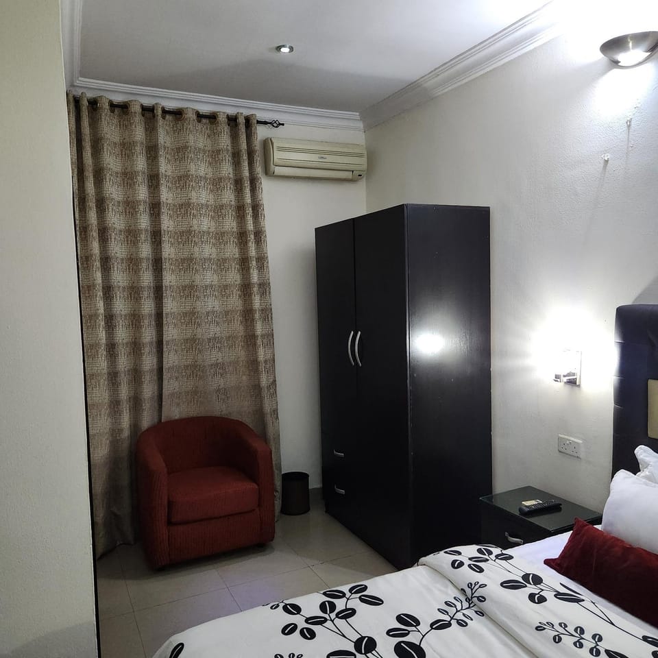 Bed, Bedroom, wardrobe, air conditioner