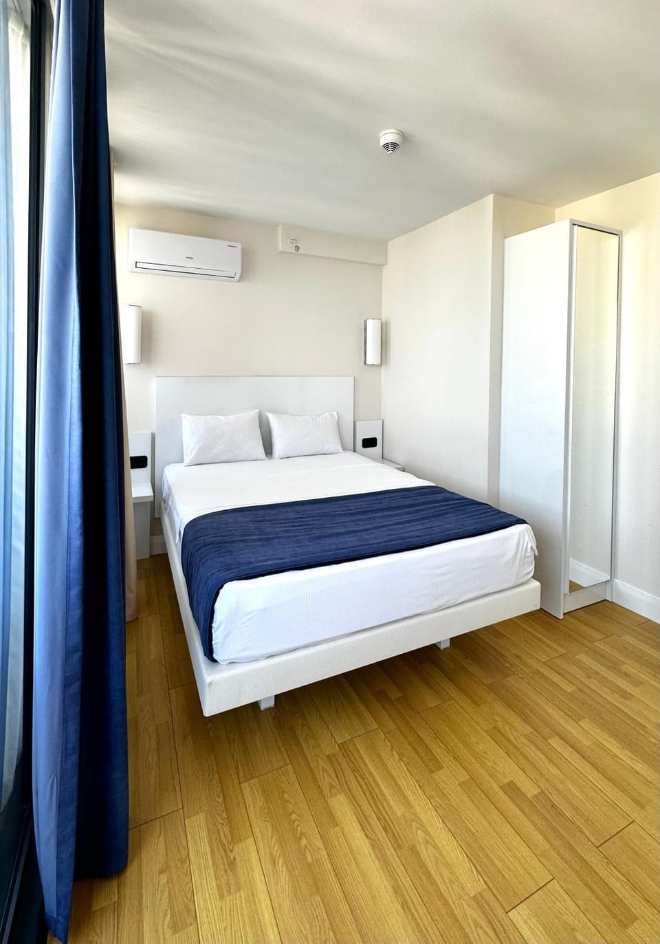 Bed, Photo of the whole room, Bedroom, wardrobe, air conditioner