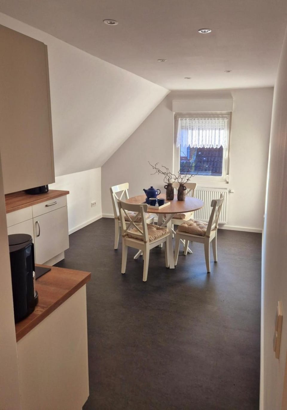 Kitchen or kitchenette, Seating area, Dining area