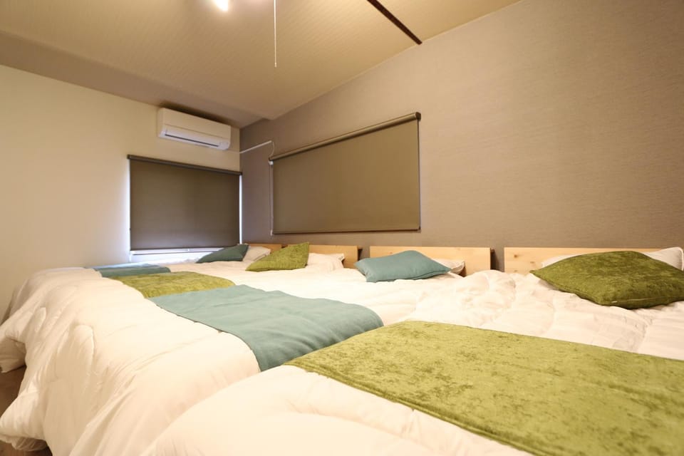 Bed, Photo of the whole room, Bedroom, air conditioner