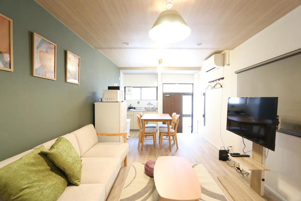 TV and multimedia, Kitchen or kitchenette, Living room, Dining area, air conditioner