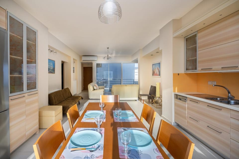 Dining area, kitchen