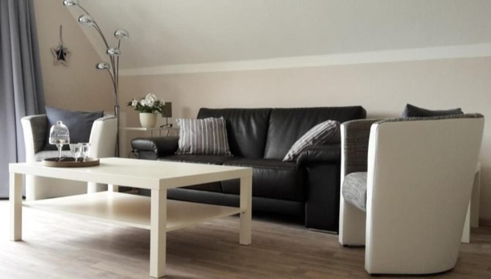 Living room, Photo of the whole room, Seating area