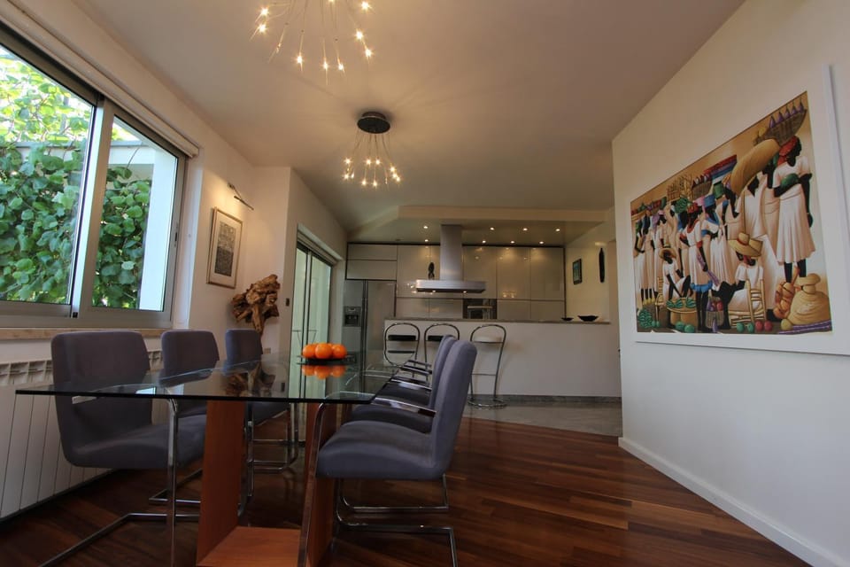 Living room, Decorative detail, Seating area, Dining area