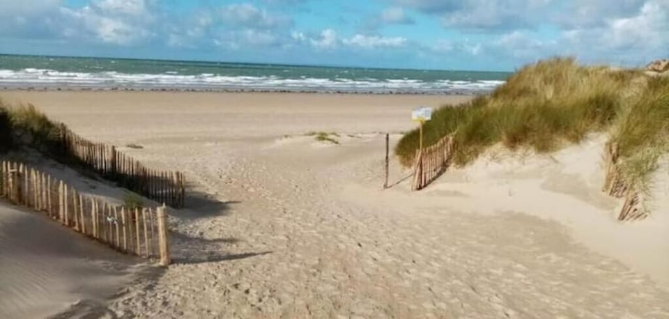 Nearby landmark, Beach