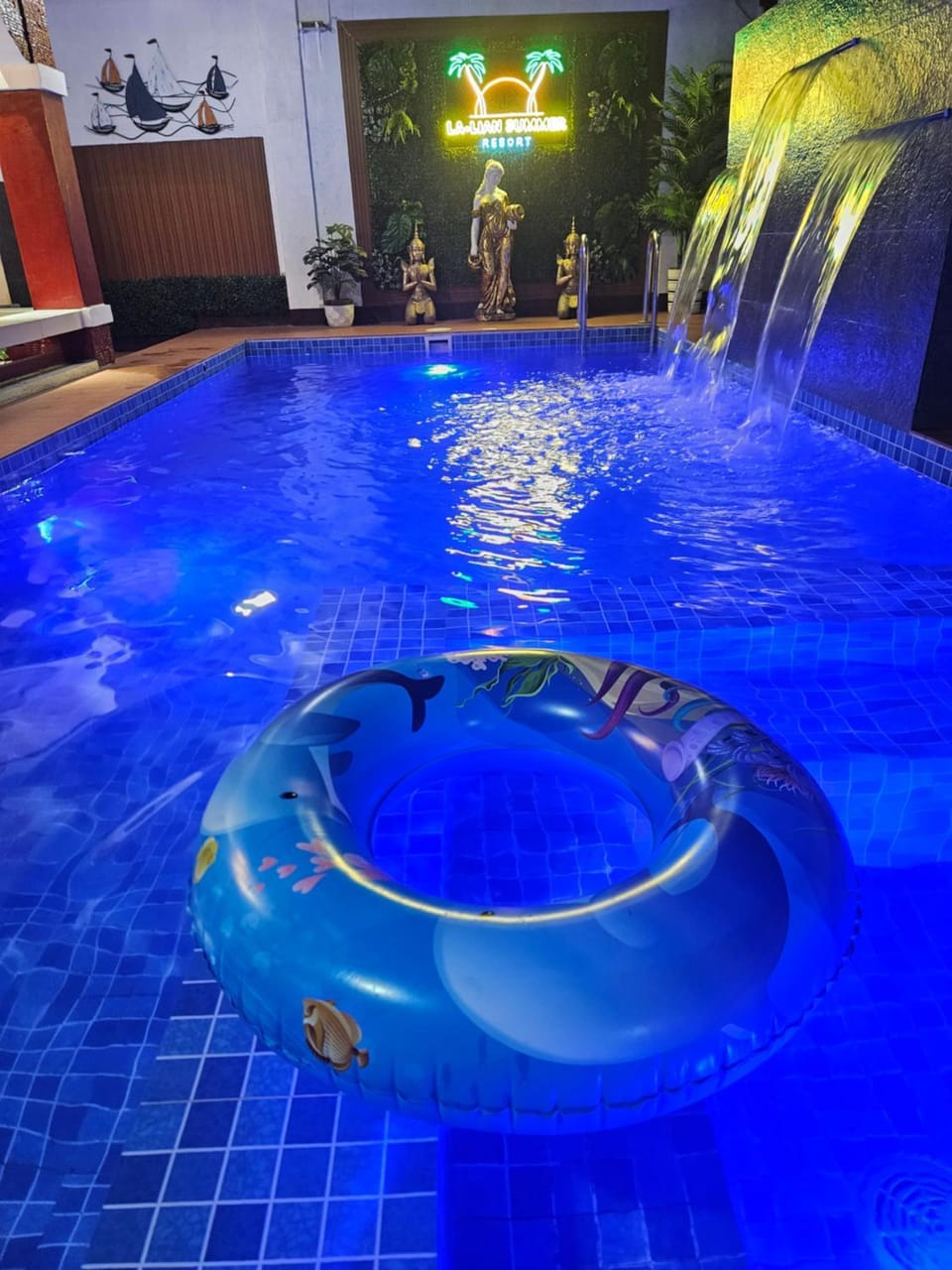 Swimming pool