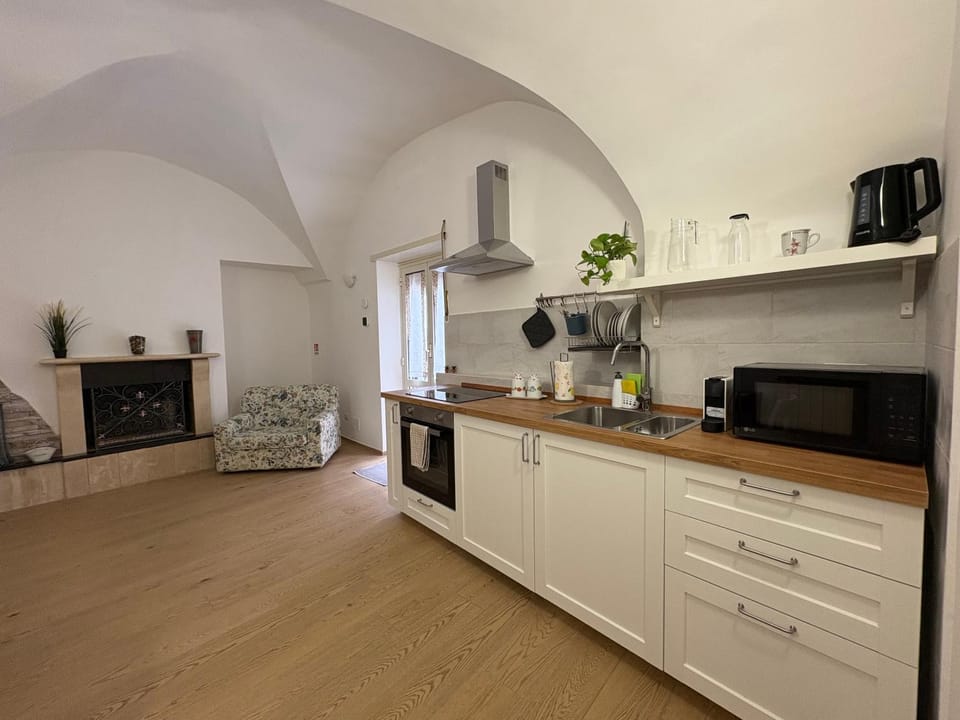 Coffee/tea facilities, Kitchen or kitchenette, pet friendly, stove