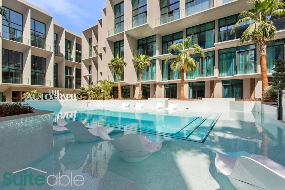 Chic Studio with Pool Access in The Autograph Apartment in Dubai