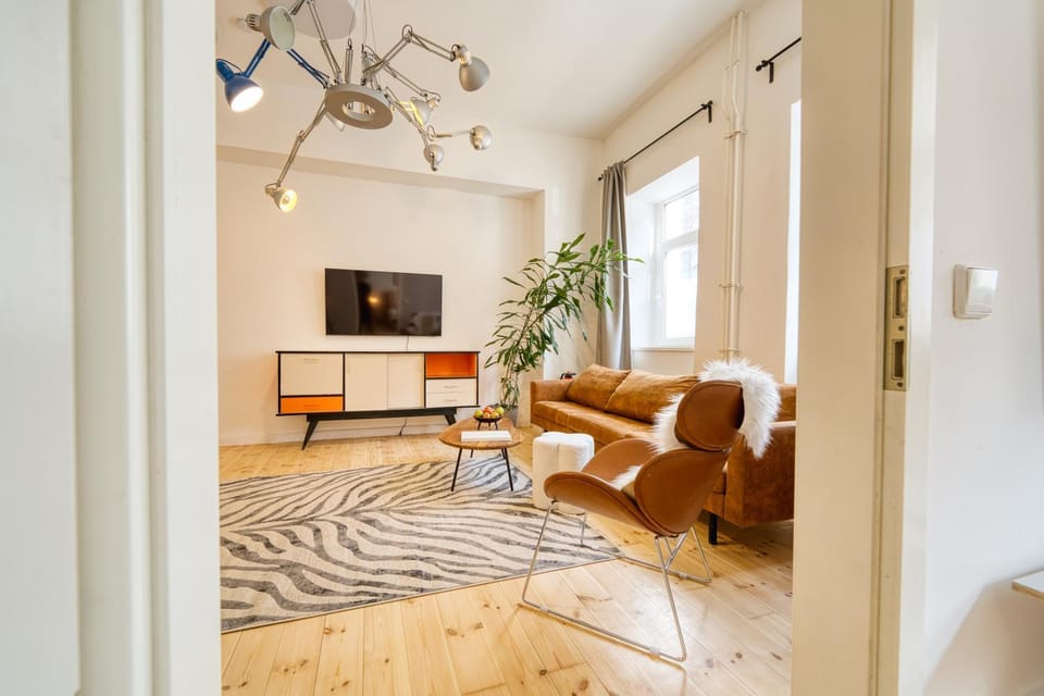 Communal lounge/ TV room, TV and multimedia, Living room, Seating area, Evening entertainment