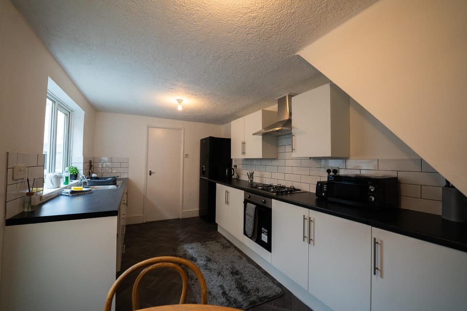 Patrick Street Double Bed , Fast WiFi , Free Parking - 1 Bedroom in 4 Bedroom House PS4 Apartment in Grimsby