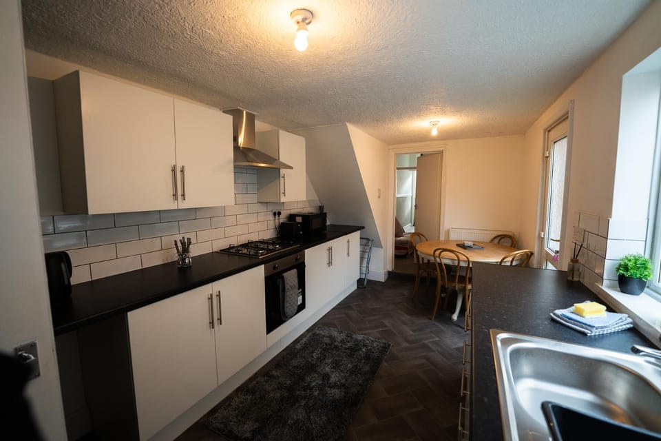 Patrick Street Double Bed , Fast WiFi , Free Parking - 1 Bedroom in 4 Bedroom House PS4 Apartment in Grimsby