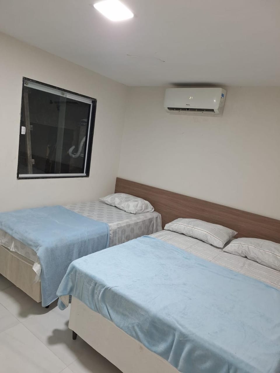 Bed, Photo of the whole room, Bedroom, air conditioner