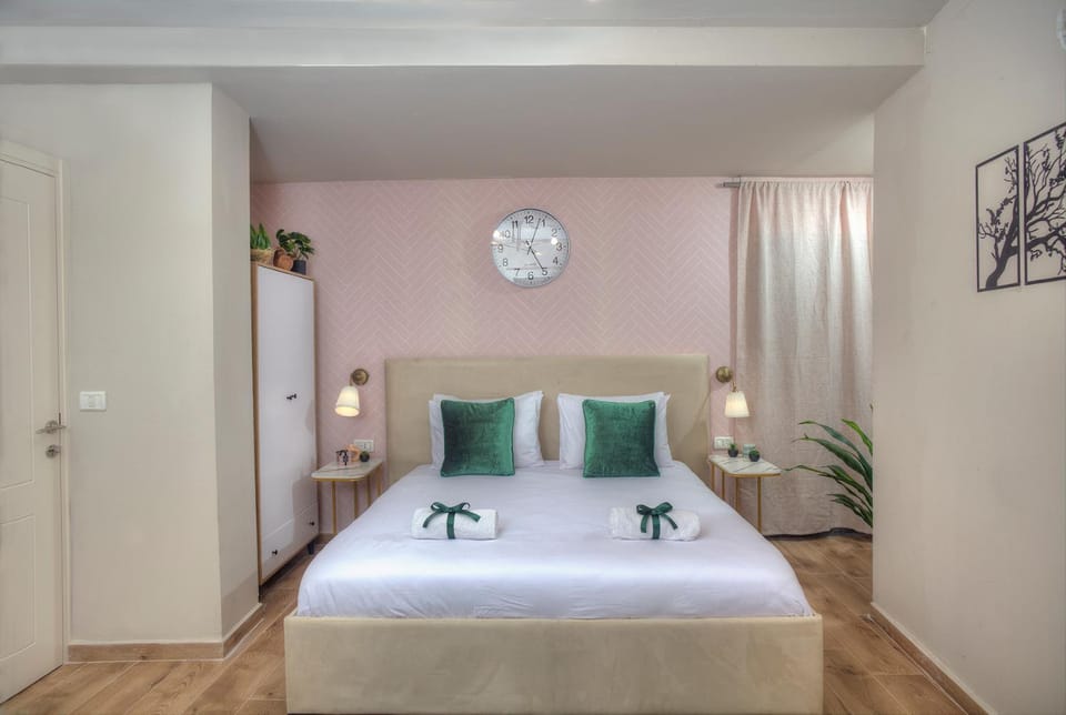 Bed, Photo of the whole room, Bedroom, towels, wardrobe