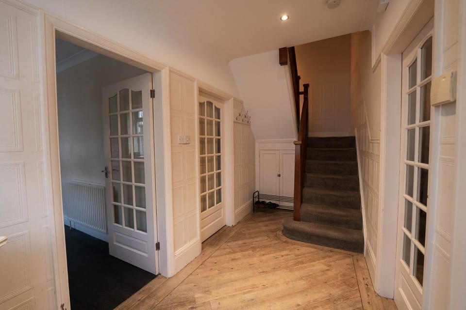 Contractors , NHS Staff , Next to Hospital - 1 Bedroom in 4 Bedroom House SR3 Apartment in Grimsby